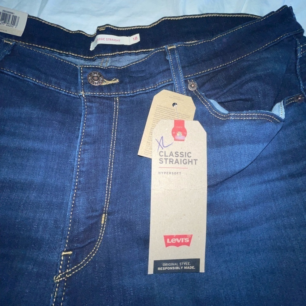 NWT Levi’s Classic Straight Mid Rise sculpt jeans Size 18Med W 34 X L 30. - Picture 3 of 8